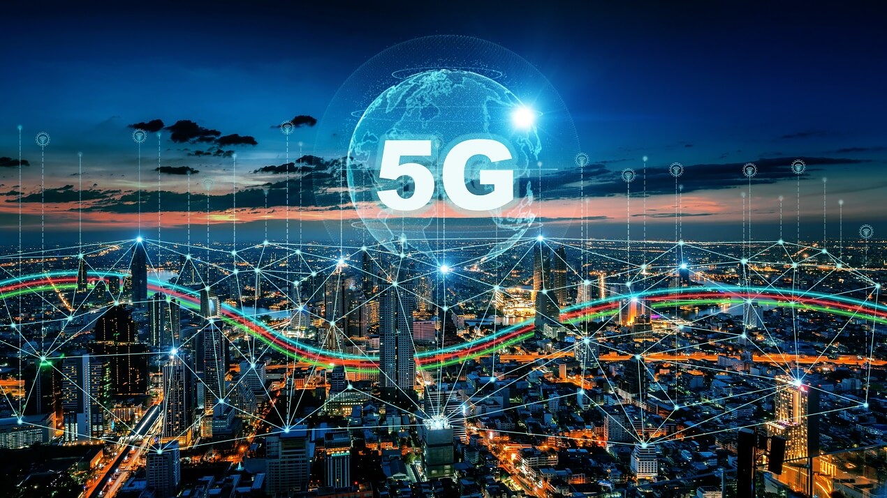 A medida que el 5G impulsa una explosión en el volumen, velocidad y variedad del tráfico de datos, los data centers enfrentan nuevos retos técnicos, operativos y estratégicos. Desde la necesidad de infraestructura distribuida hasta la integración de tecnologías como el Edge Computing, los centros de datos están en el centro de esta transformación digital.
