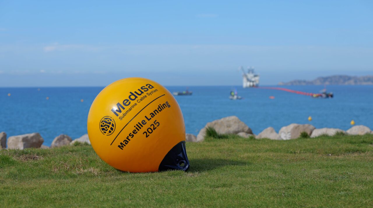 El cable submarino Medusa inicia su despliegue en Marsella