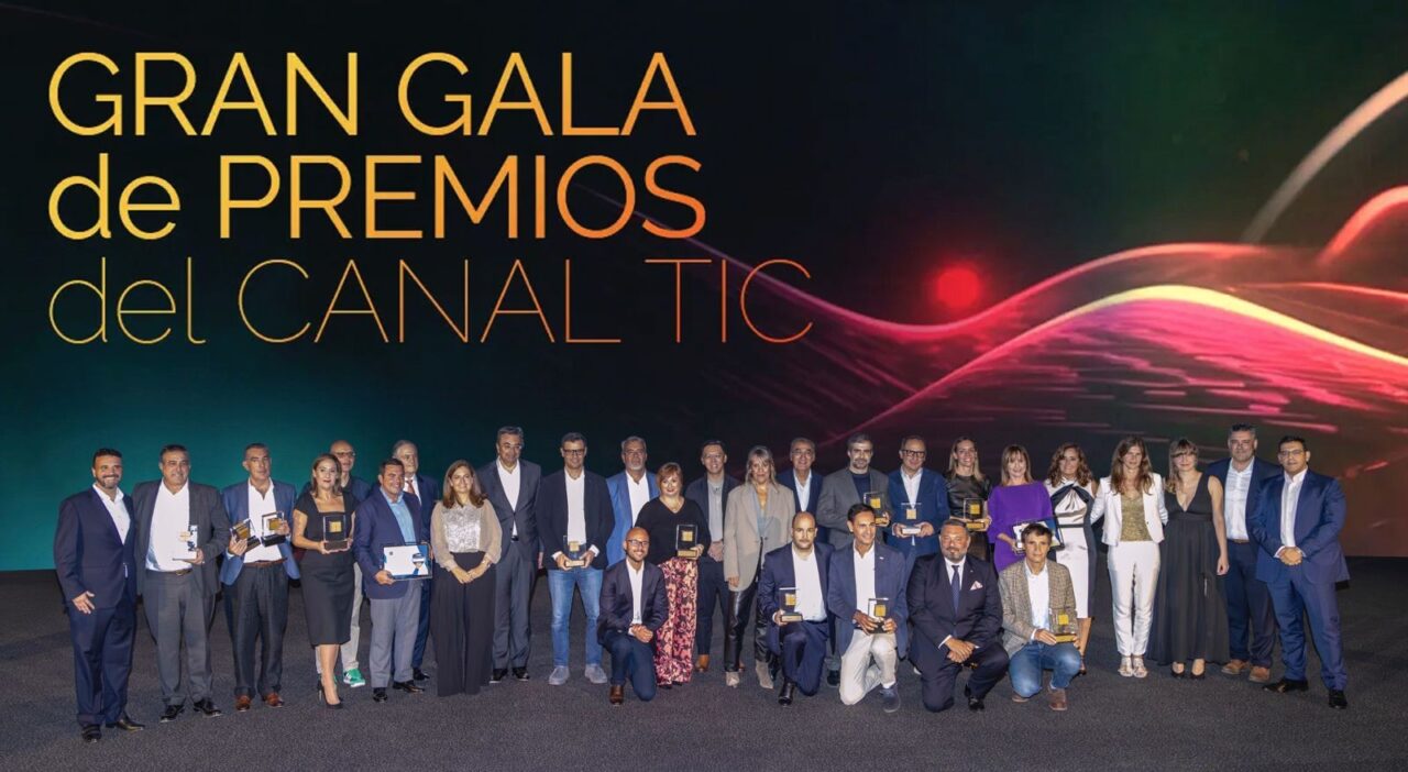 Foto familia Premios del Canal TIC 2025
