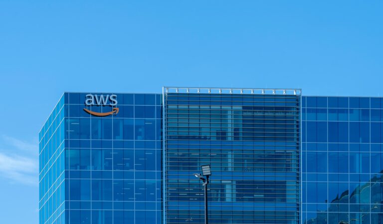 Caída global de AWS revela la dependencia digital de Europa