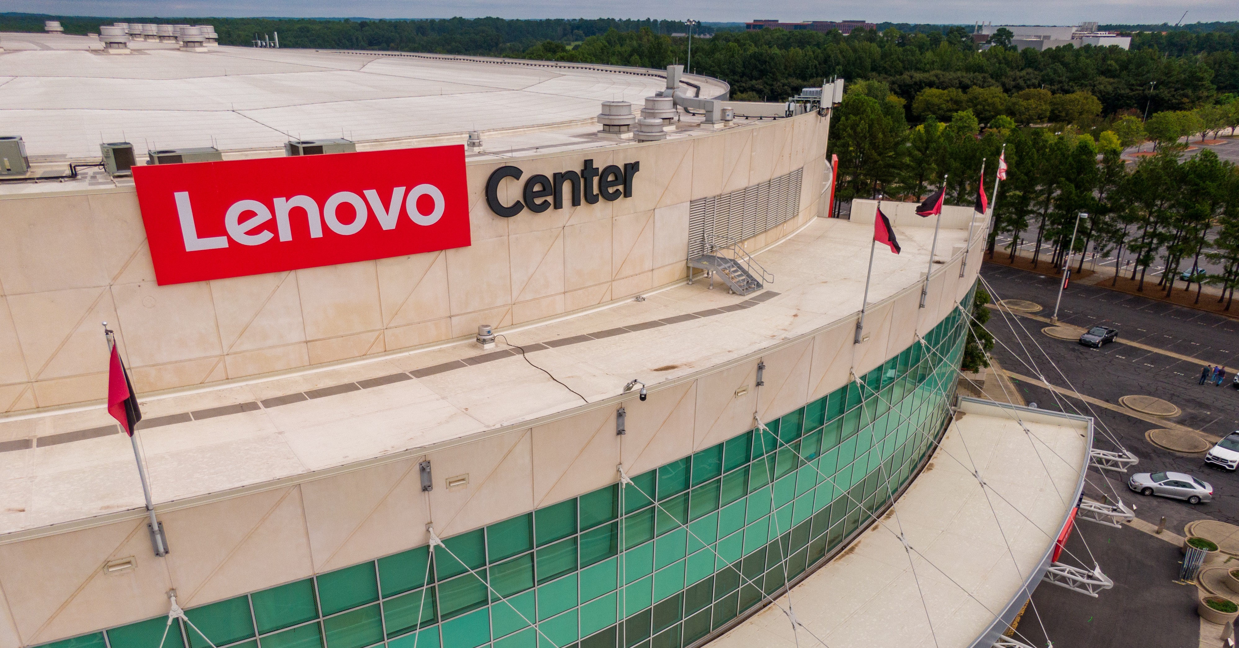 Lenovo alcanza ingresos récord y refuerza su negocio de IA