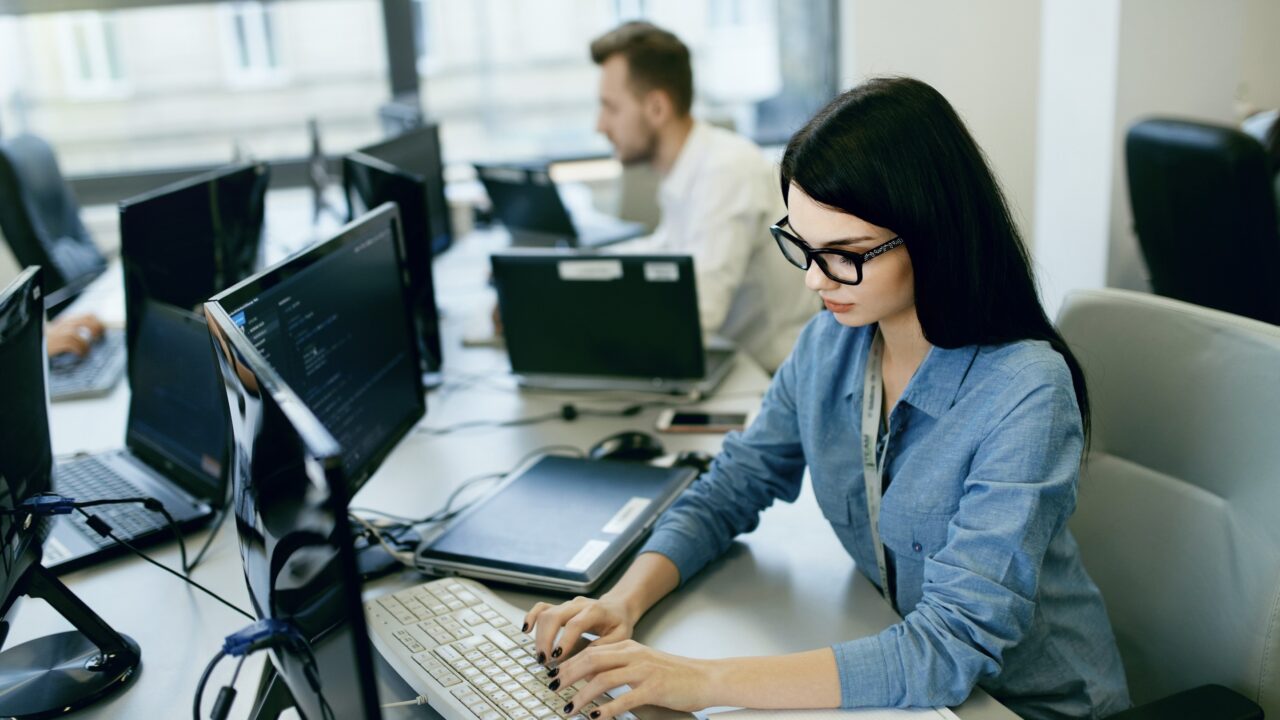 IA, ciberseguridad y nube lideran el empleo tecnológico en 2026