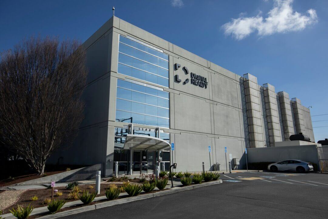 Fachada de un data center de Digital Realty localizado en Silicon Valley, Estados Unidos