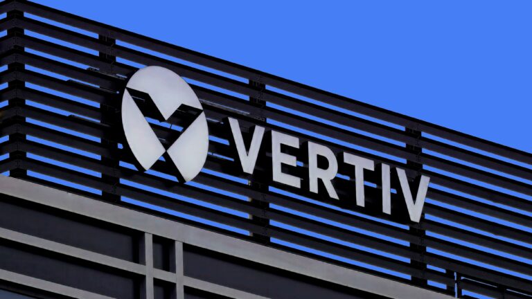 Vertiv blinda la industria frente a los cortes eléctricos con un SAI preparado para calor, polvo y operaciones críticas