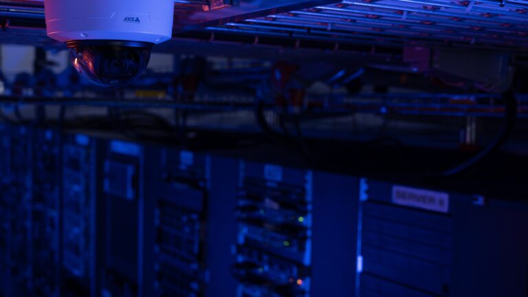 NIS2 aprieta a los centros de datos: la seguridad física y digital ya no admite grietas