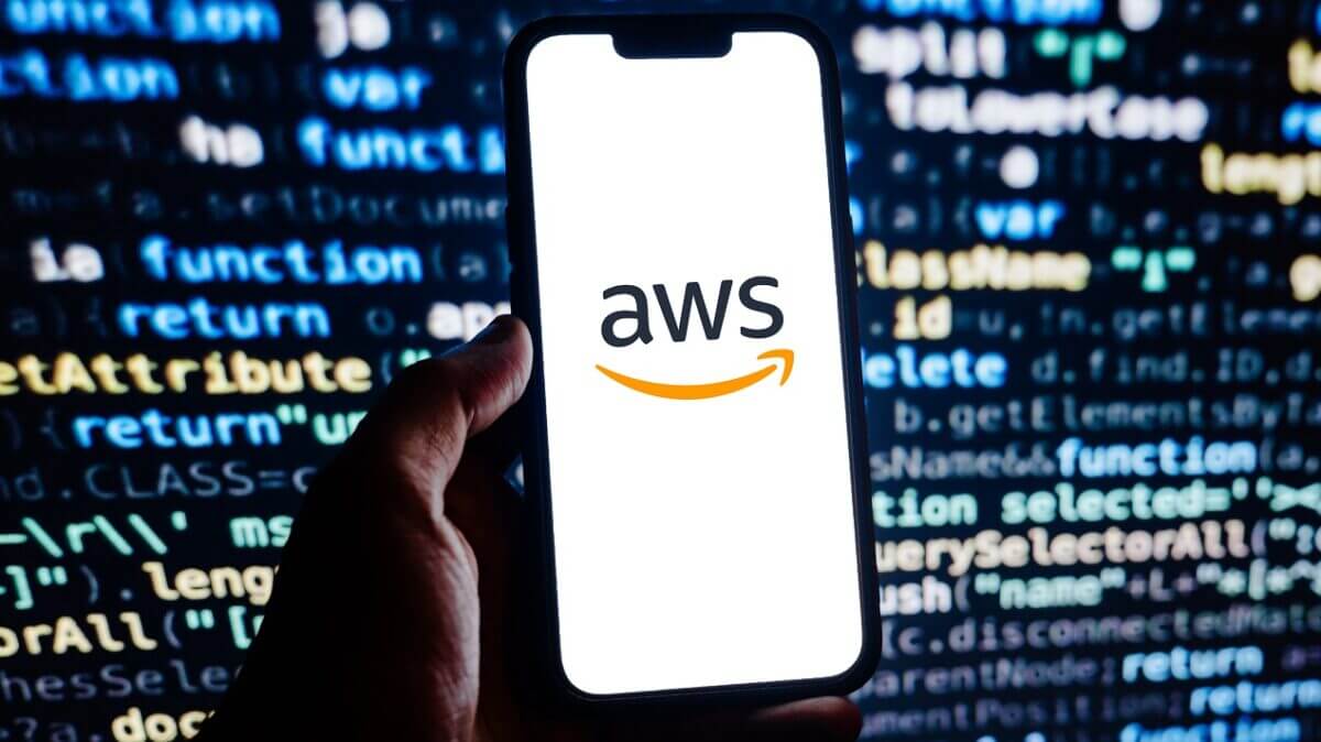 AWS apuesta por la anticipación de capacidad antes que por la demanda real
