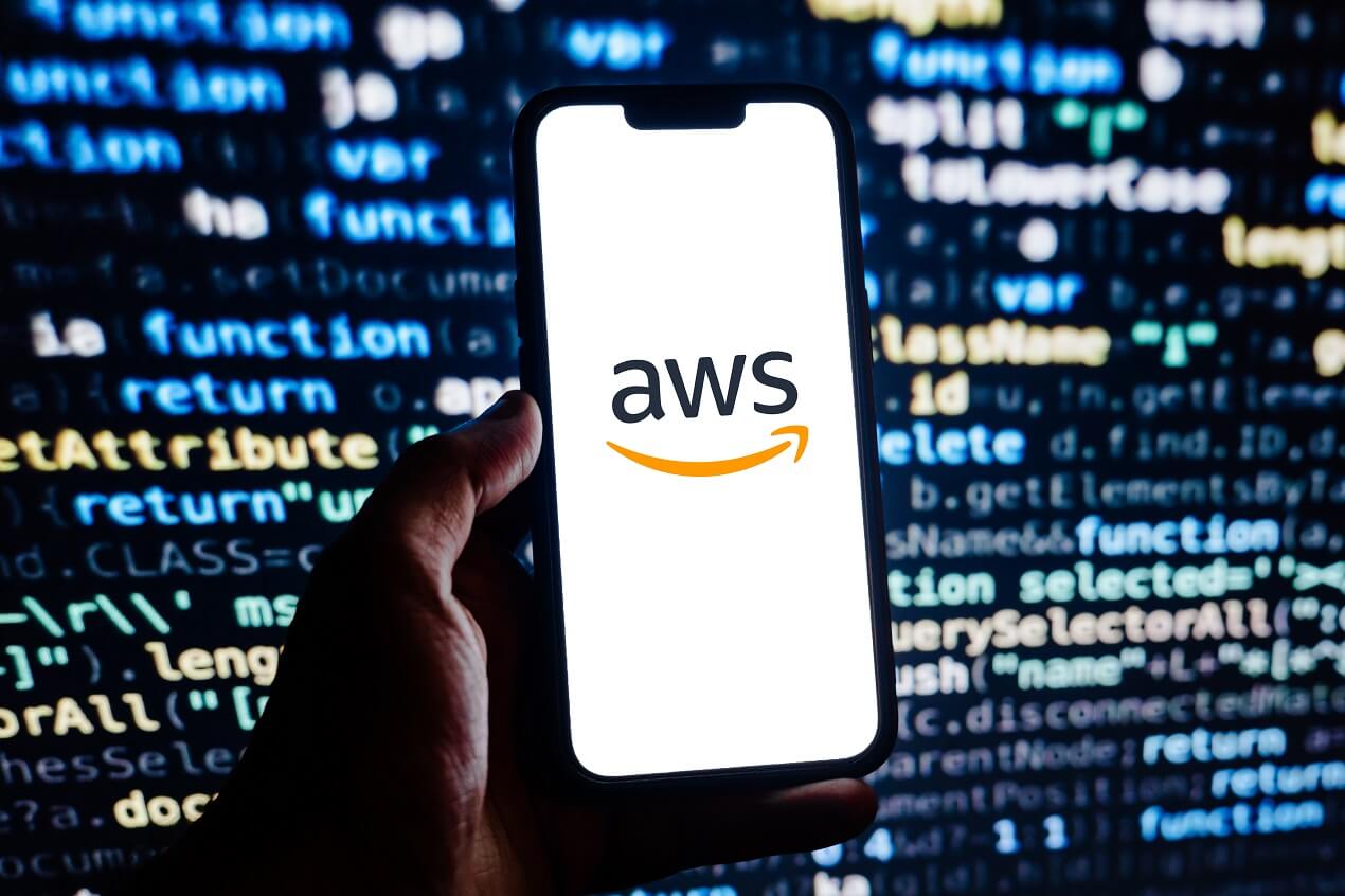 AWS apuesta por la anticipación de capacidad antes que por la demanda real
