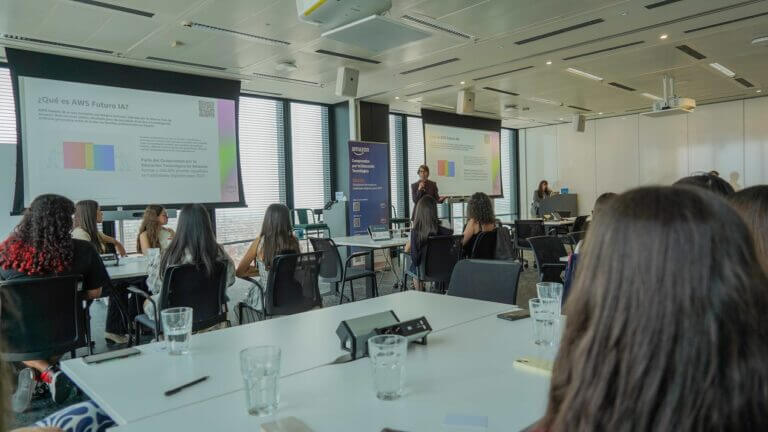 AWS celebra el Día de las Niñas en las TIC