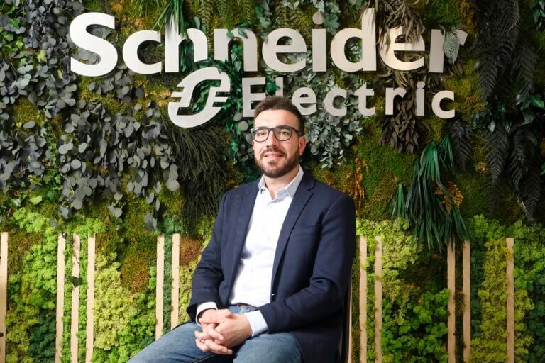 Víctor Gago, Data Center & Cloud & Service Providers Sales Manager – Secure Power Division Iberia de Schneider Electric