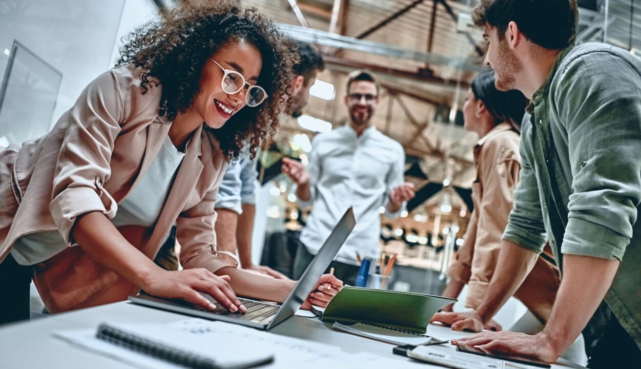 España supera el millón de especialistas TIC, pero crece la incertidumbre laboral entre los jóvenes